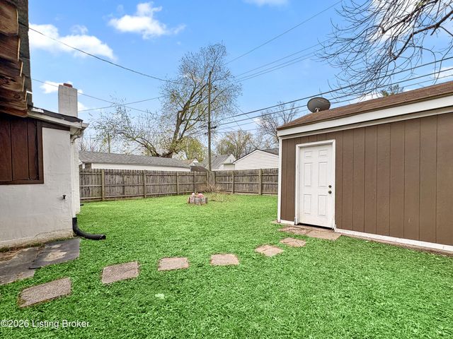 226 Kenoak Dr, Louisville, KY 40214