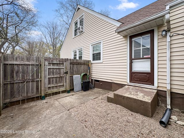 226 Kenoak Dr, Louisville, KY 40214