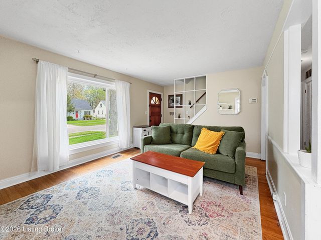 226 Kenoak Dr, Louisville, KY 40214