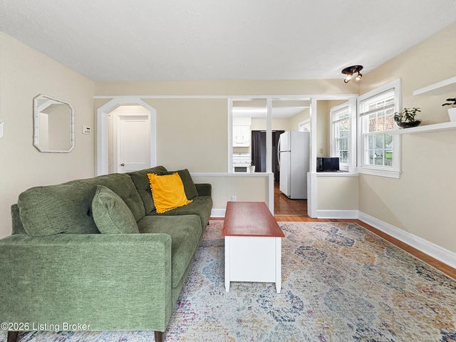 226 Kenoak Dr, Louisville, KY 40214