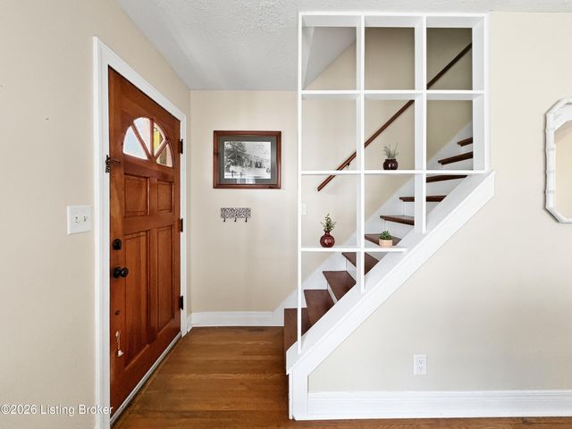 226 Kenoak Dr, Louisville, KY 40214