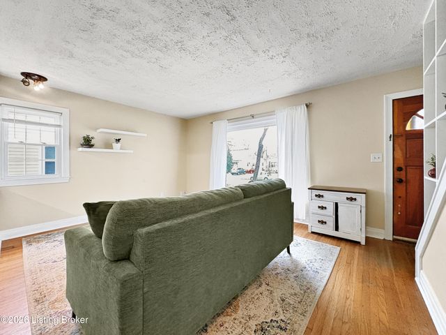 226 Kenoak Dr, Louisville, KY 40214