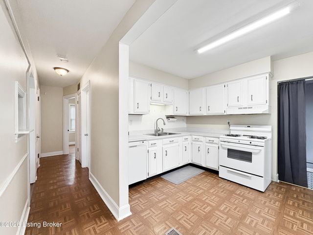 226 Kenoak Dr, Louisville, KY 40214