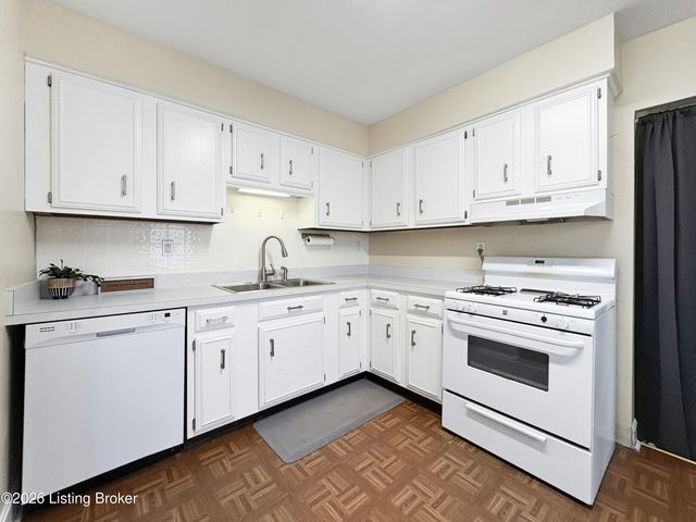 226 Kenoak Dr, Louisville, KY 40214