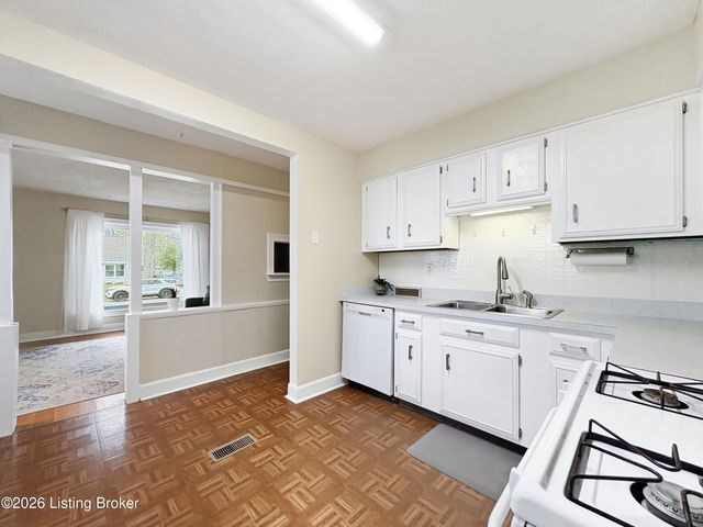 226 Kenoak Dr, Louisville, KY 40214