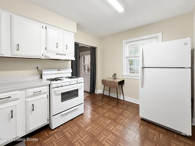 226 Kenoak Dr, Louisville, KY 40214