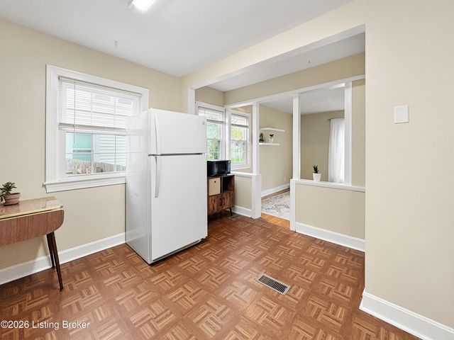 226 Kenoak Dr, Louisville, KY 40214