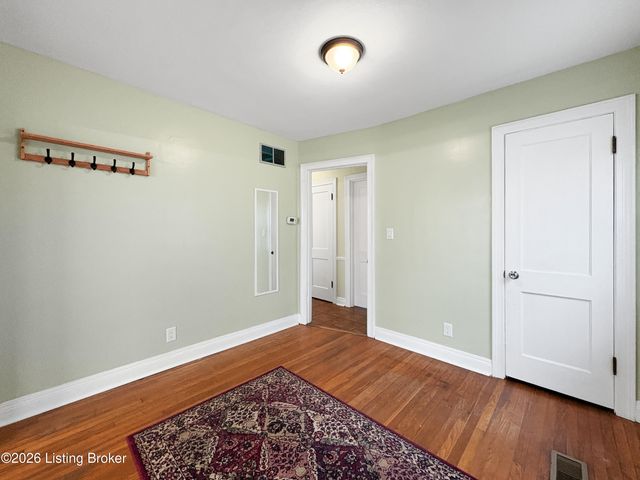 226 Kenoak Dr, Louisville, KY 40214