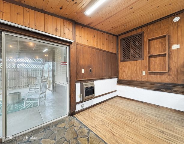 226 Kenoak Dr, Louisville, KY 40214