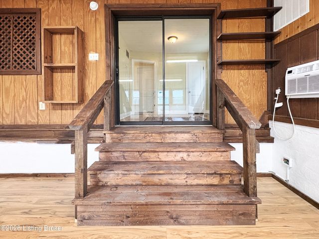 226 Kenoak Dr, Louisville, KY 40214