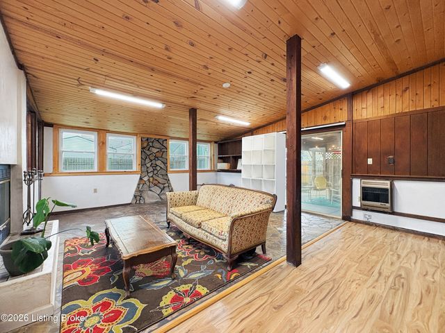 226 Kenoak Dr, Louisville, KY 40214