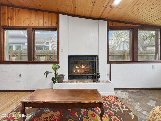 226 Kenoak Dr, Louisville, KY 40214