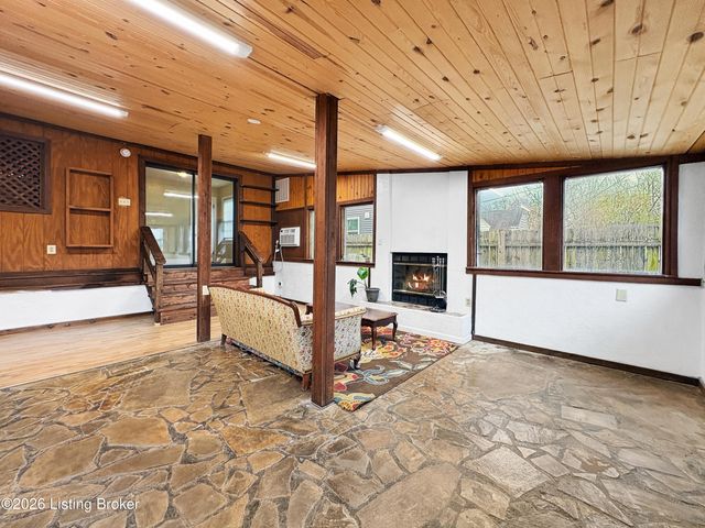 226 Kenoak Dr, Louisville, KY 40214