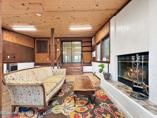 226 Kenoak Dr, Louisville, KY 40214