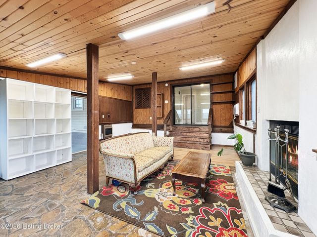 226 Kenoak Dr, Louisville, KY 40214