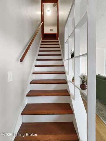 226 Kenoak Dr, Louisville, KY 40214