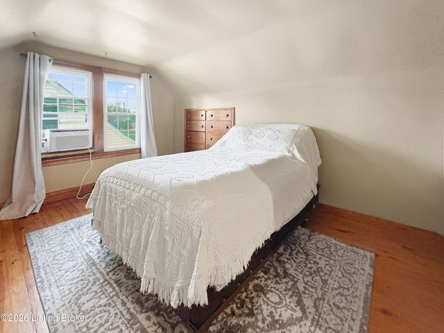 226 Kenoak Dr, Louisville, KY 40214