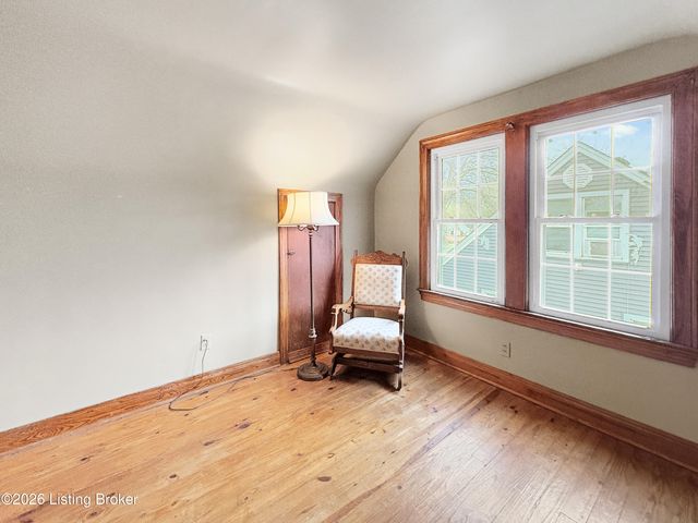 226 Kenoak Dr, Louisville, KY 40214