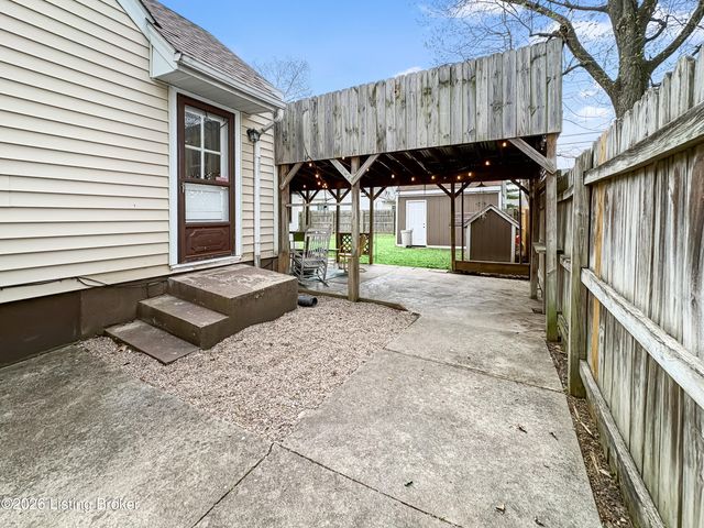 226 Kenoak Dr, Louisville, KY 40214