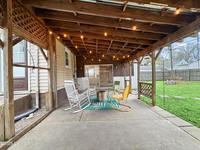 226 Kenoak Dr, Louisville, KY 40214