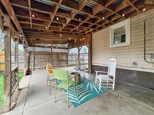 226 Kenoak Dr, Louisville, KY 40214