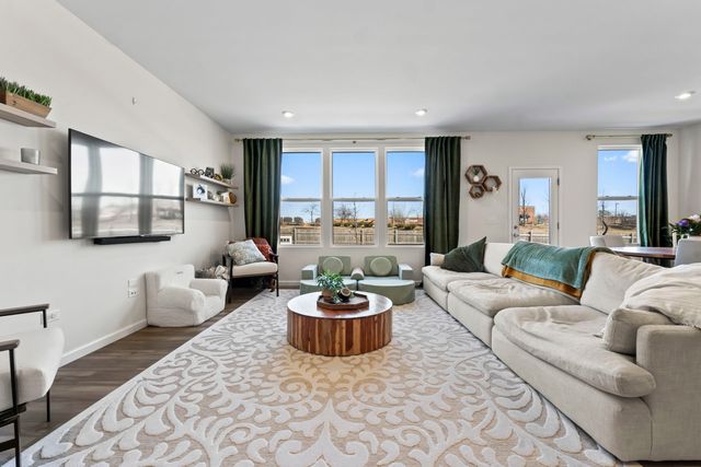 3211 Semple Way, Mundelein, IL 60060