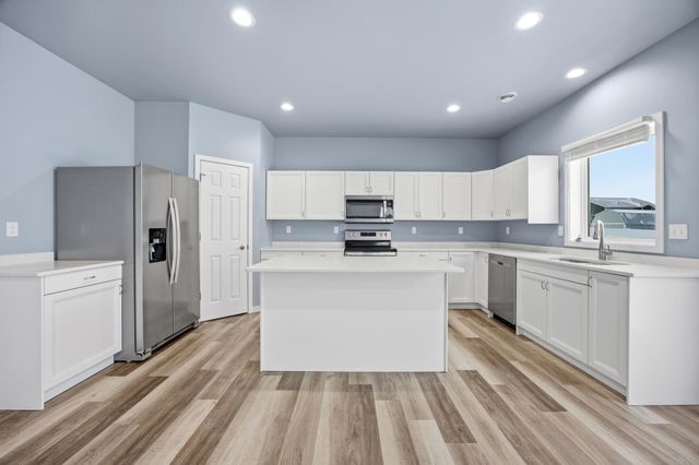 3429 18th Street S, Moorhead, MN 56560