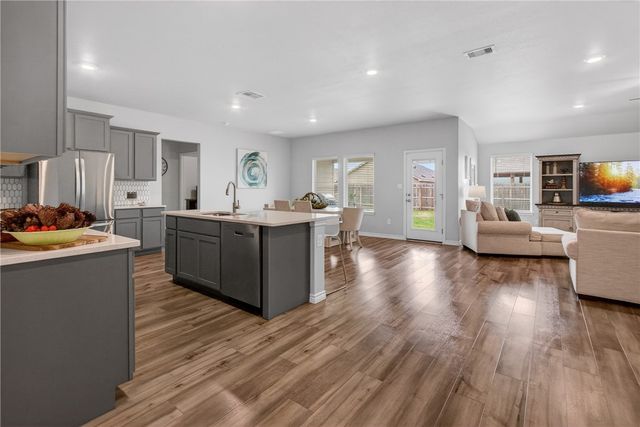 2702 Martell St, Corpus Christi, TX 78415