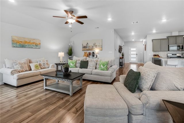 2702 Martell St, Corpus Christi, TX 78415