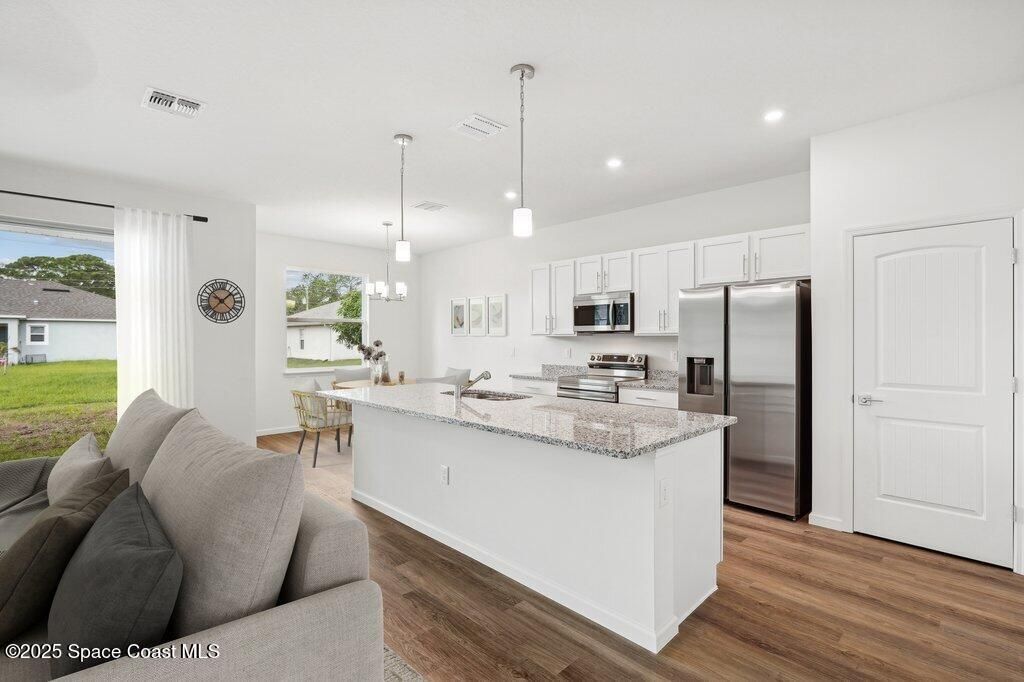 Image 6 of property listing at 2071 Gale Avenue 31, Palm Bay, FL 32908