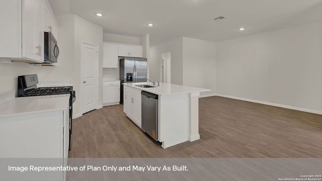 300 YELLOWSTONE DRIVE, Kyle, TX 78640