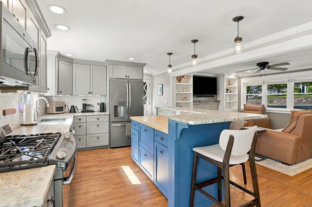 71 Causeway St, Hudson, MA 01749