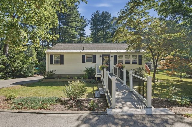 71 Causeway St, Hudson, MA 01749