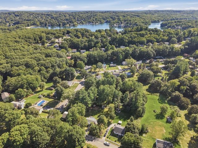 71 Causeway St, Hudson, MA 01749