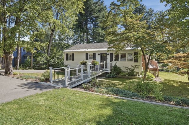 71 Causeway St, Hudson, MA 01749