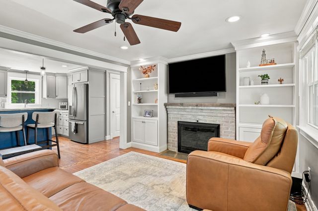 71 Causeway St, Hudson, MA 01749