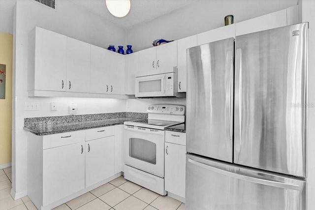 4706 SAND TRAP STREET CIRCLE E 101, Bradenton, FL 34203