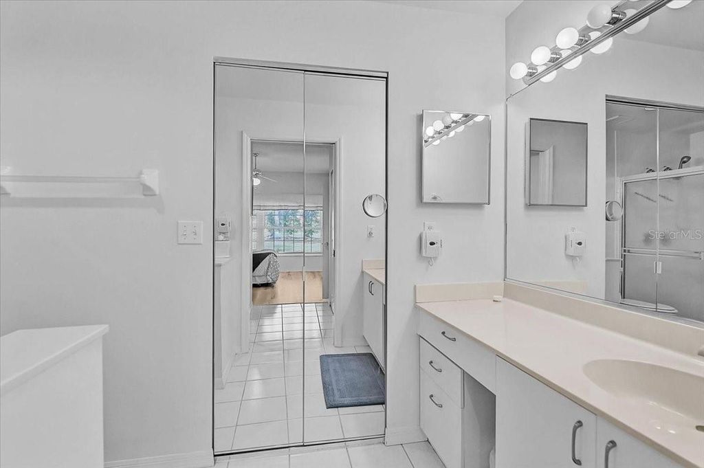 Image 13 of property listing at 4706 SAND TRAP STREET CIRCLE E 101, Bradenton, FL 34203