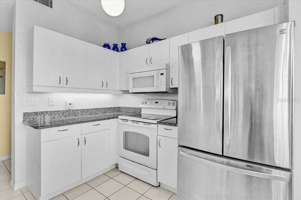 Image 20 of property listing at 4706 SAND TRAP STREET CIRCLE E 101, Bradenton, FL 34203