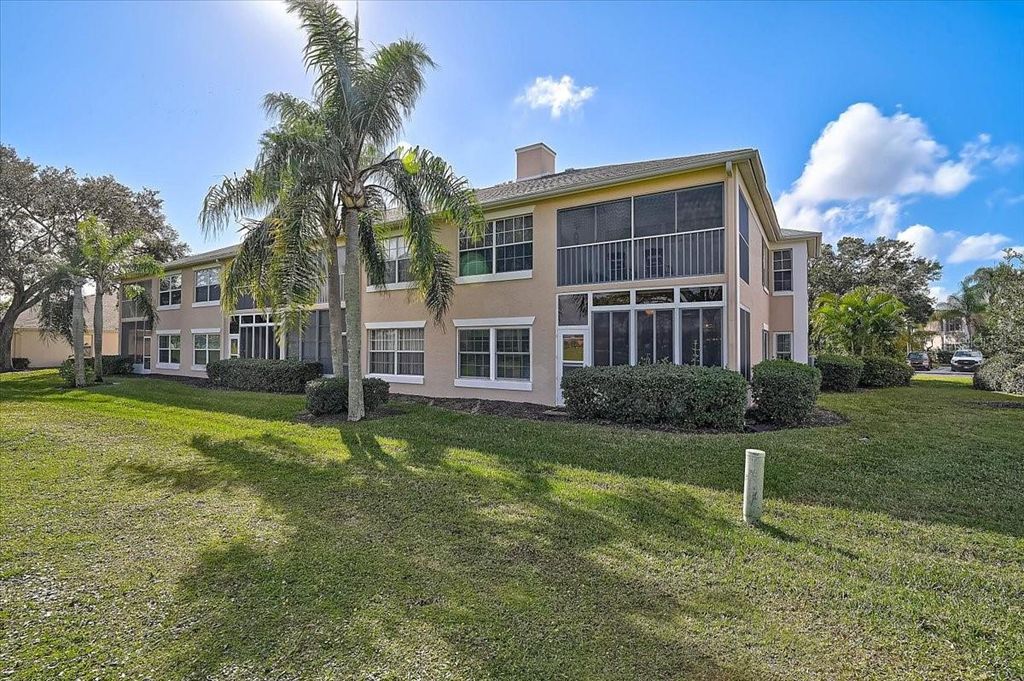 Image 31 of property listing at 4706 SAND TRAP STREET CIRCLE E 101, Bradenton, FL 34203