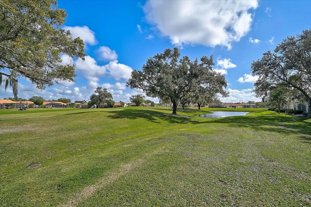 Image 32 of property listing at 4706 SAND TRAP STREET CIRCLE E 101, Bradenton, FL 34203