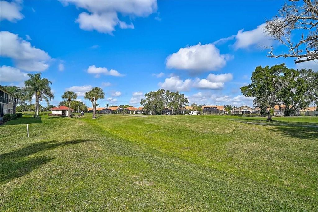 Image 34 of property listing at 4706 SAND TRAP STREET CIRCLE E 101, Bradenton, FL 34203