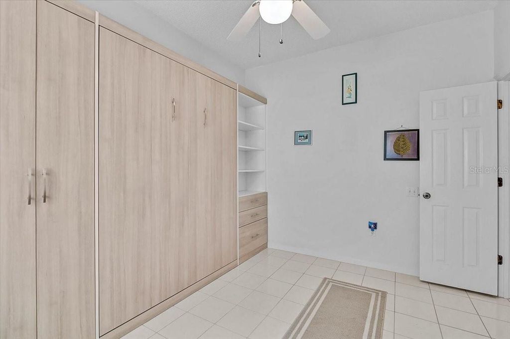 Image 6 of property listing at 4706 SAND TRAP STREET CIRCLE E 101, Bradenton, FL 34203