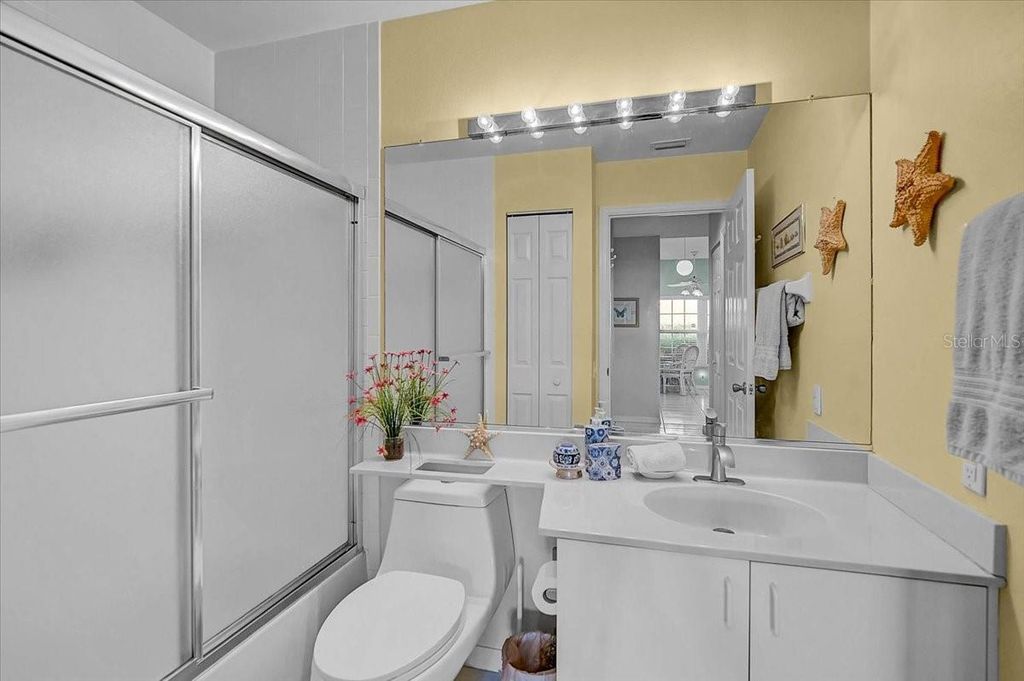 Image 8 of property listing at 4706 SAND TRAP STREET CIRCLE E 101, Bradenton, FL 34203