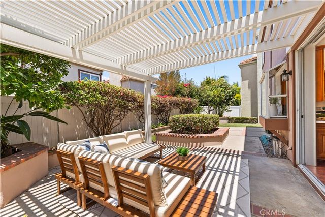 9 Terraza, Irvine, CA 92614