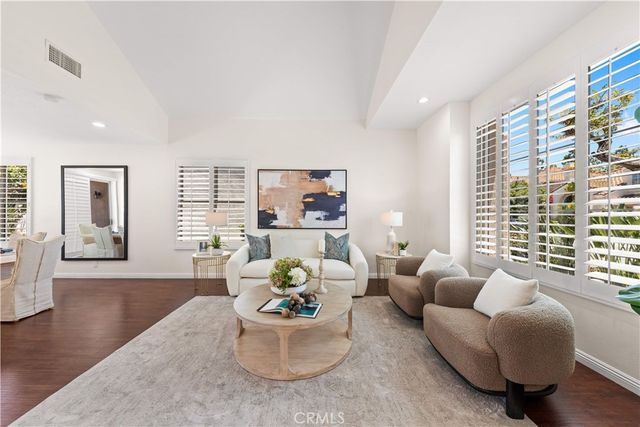 9 Terraza, Irvine, CA 92614