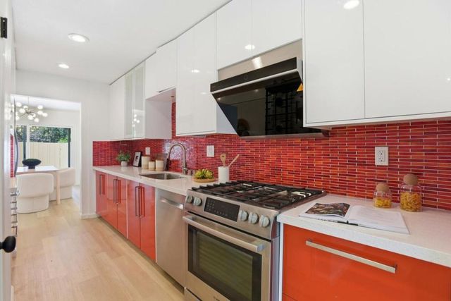 1140 Continentals Way, Belmont, CA 94002