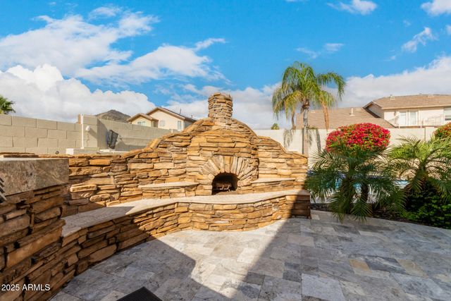 5322 W WHISPERING WIND Drive, Glendale, AZ 85310