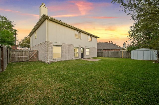 2208 Day Drive, Pearland, TX 77584