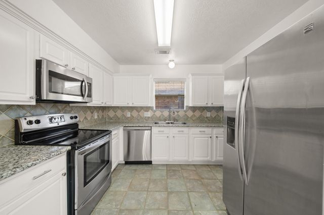 2208 Day Drive, Pearland, TX 77584